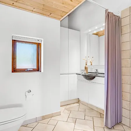 Three-bedroom In Semesterbostad *