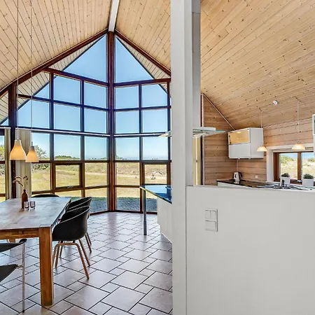 3 Bedroom Beach Front Home In Blavand *