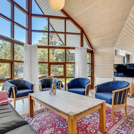 3 Bedroom Beach Front Home In Blavand *