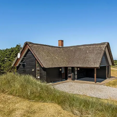 Prázdninový dům Three-bedroom In